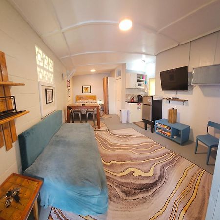 Gloria'S Mini Hideaway Apartment Крайст Чърч Екстериор снимка