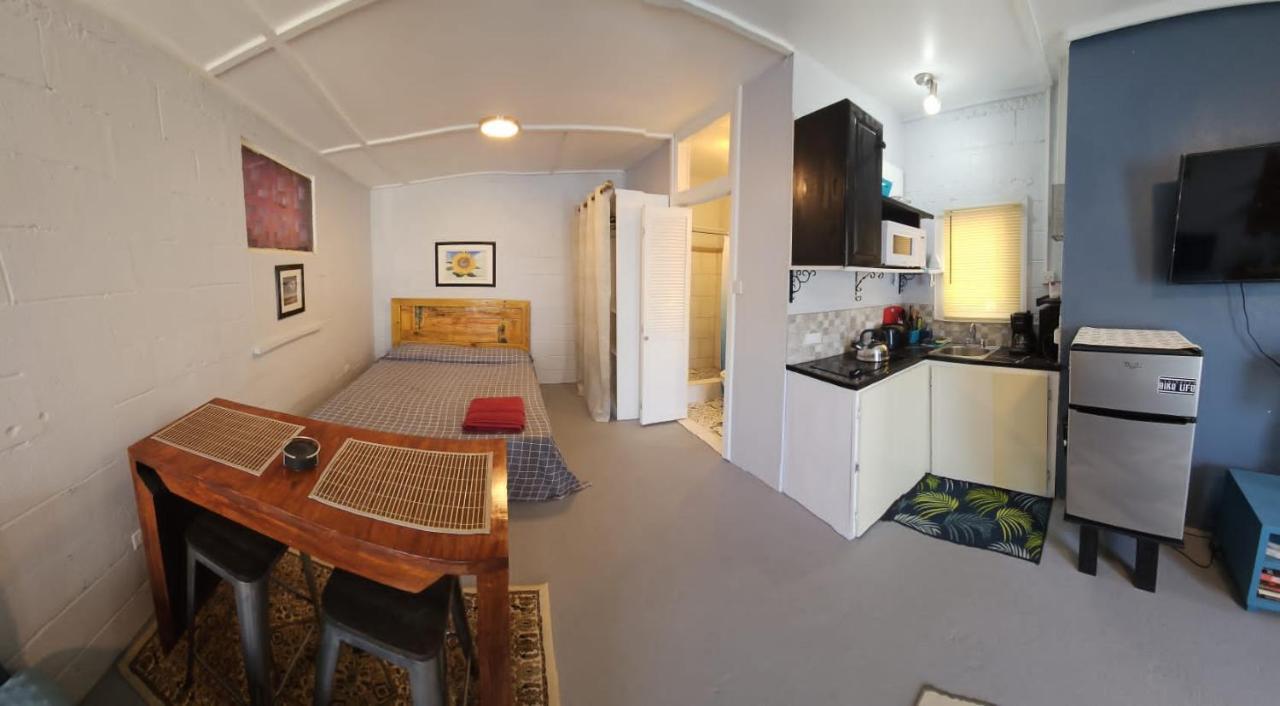Gloria'S Mini Hideaway Apartment Крайст Чърч Екстериор снимка