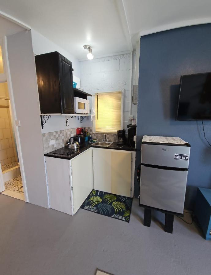 Gloria'S Mini Hideaway Apartment Крайст Чърч Екстериор снимка